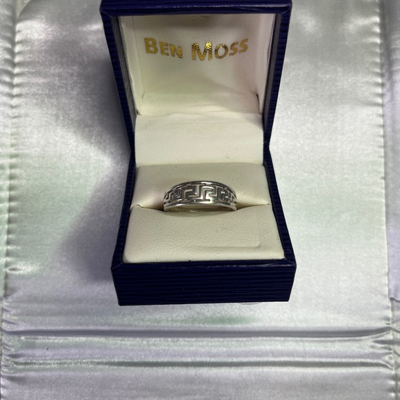 Greek Versache Style Silver Ring - Picture 3 of 3